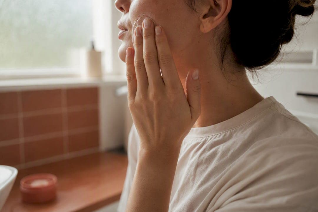 C11–C24 Rule: Build an AM/PM Fungal-Acne-Safe Skincare Routine